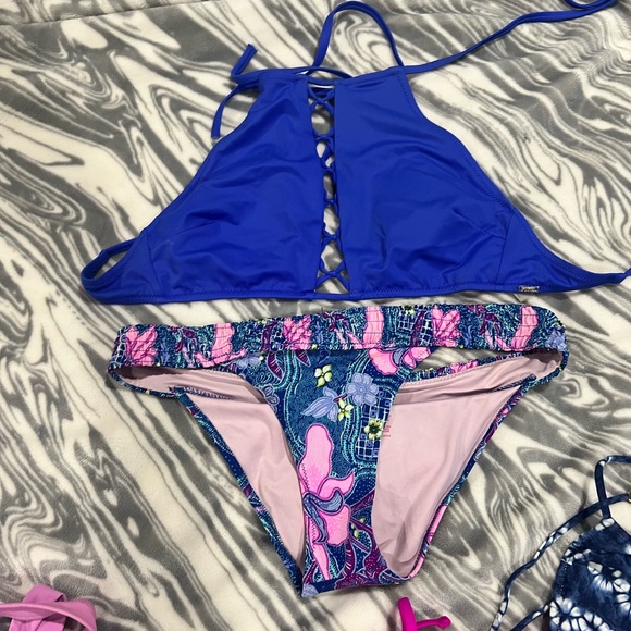 Bikini - Picture 1 of 1